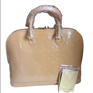 Cream W/ Gold Accents LG Shoulder Handbag